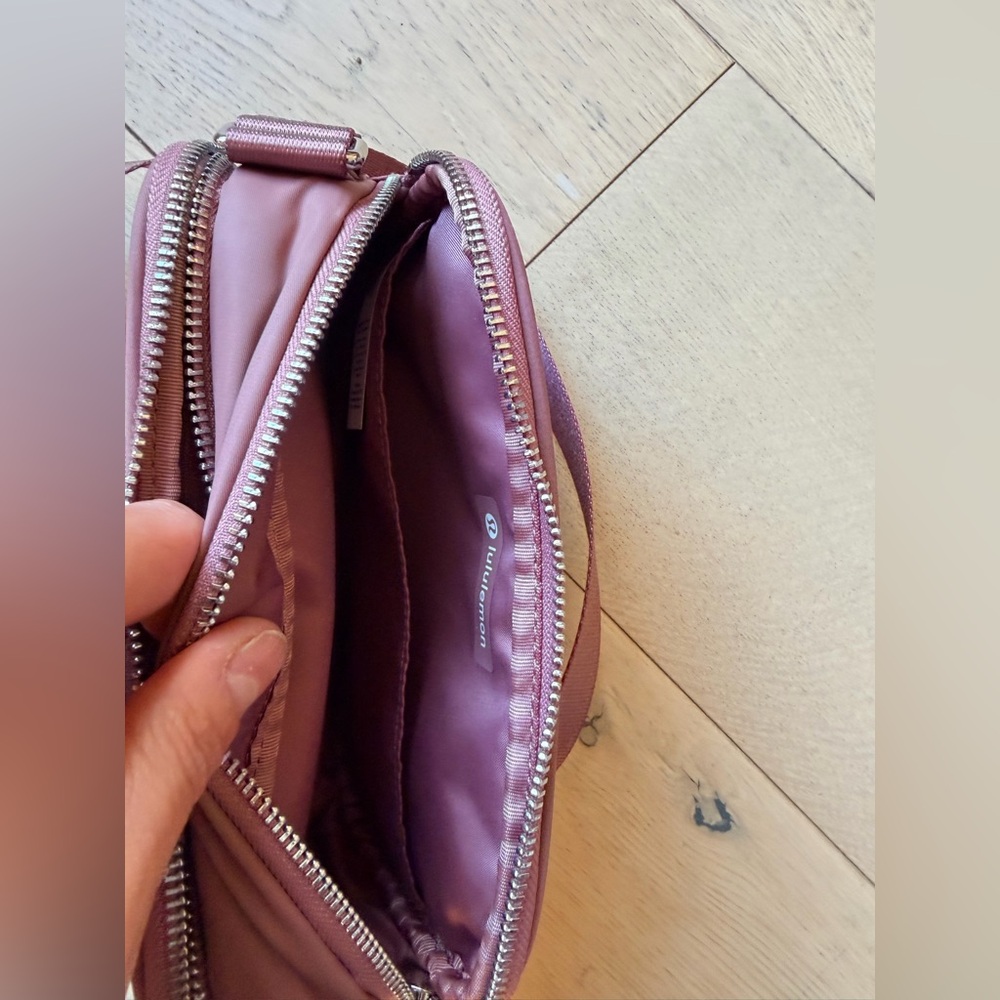 Lululemon Spiced Chai Crossbody Camera Bag - EUC - Picture 5 of 6